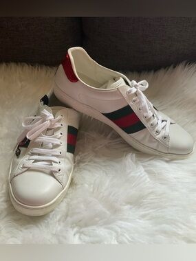 Gucci Ace low-top sneakers in white leather